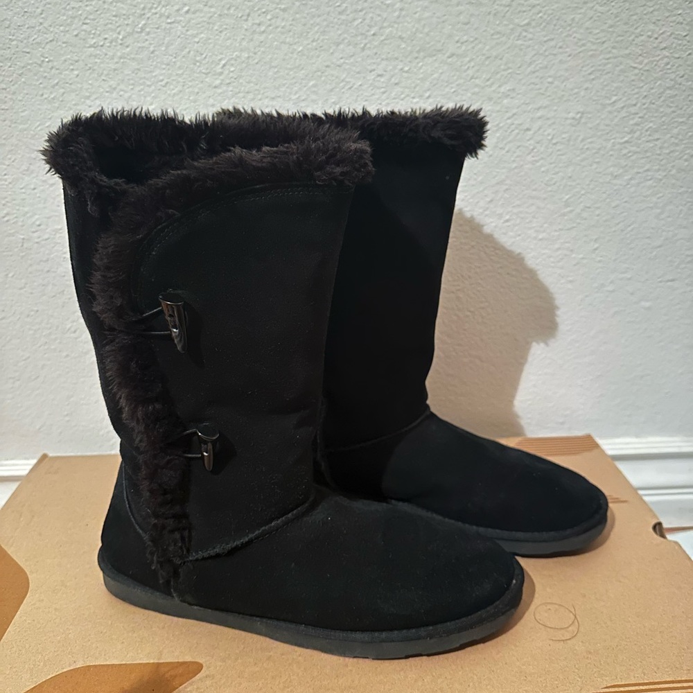 Black winter boots